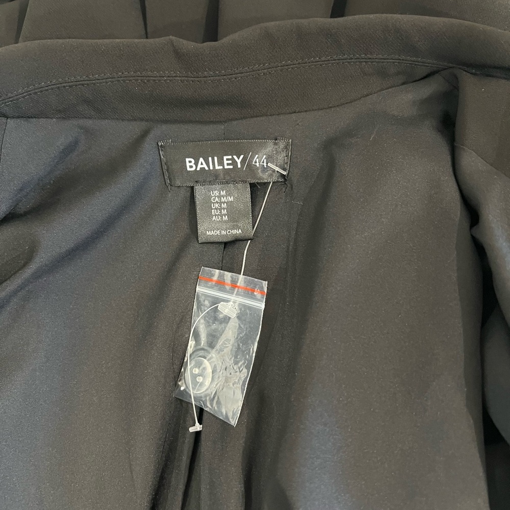 Bailey 44 Elegant Black Blazer - Picture 6 of 6
